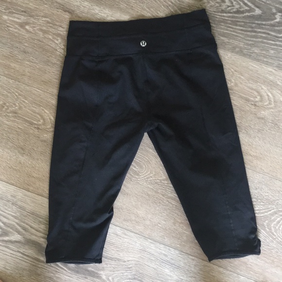 Lululemon Black Cropped Leggings - Picture 1 of 6